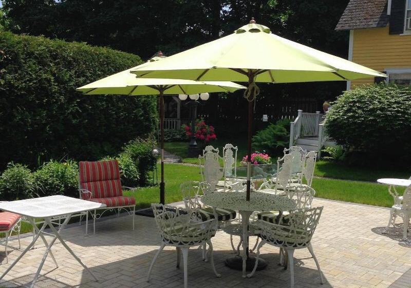 Отель Sand Bar Cottage Inn