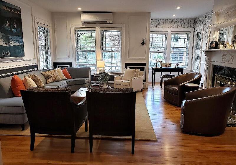 Отель Sand Bar Cottage Inn