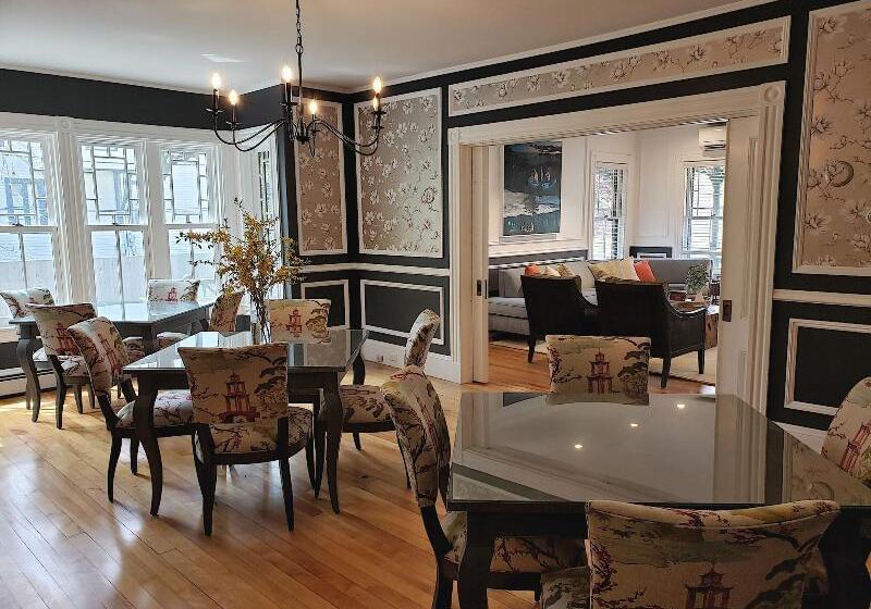 Отель Sand Bar Cottage Inn