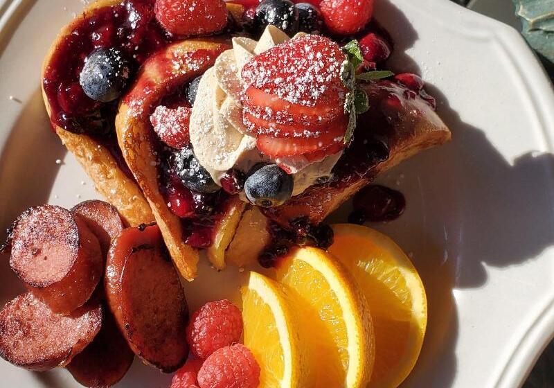 Отель Sand Bar Cottage Inn