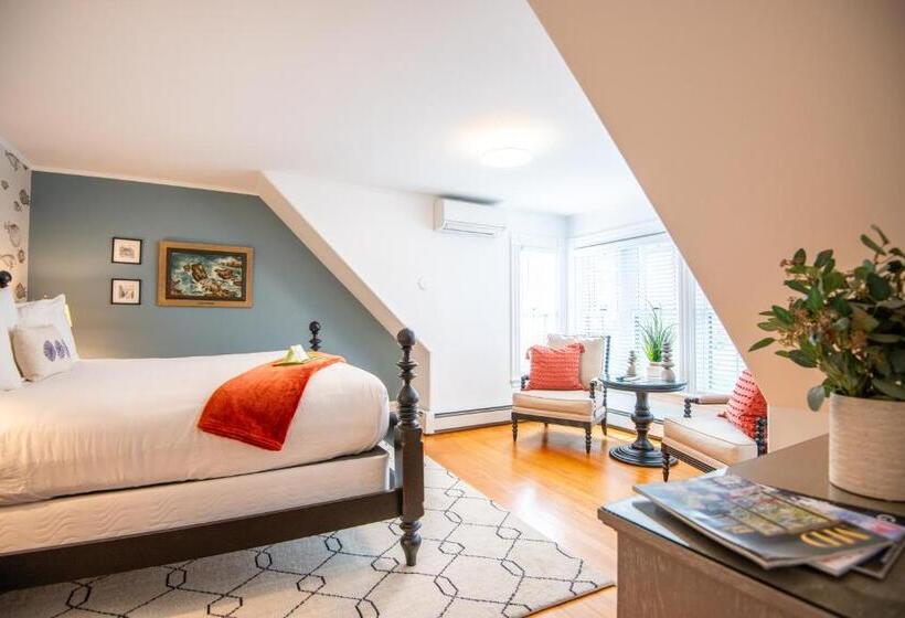 Отель Sand Bar Cottage Inn