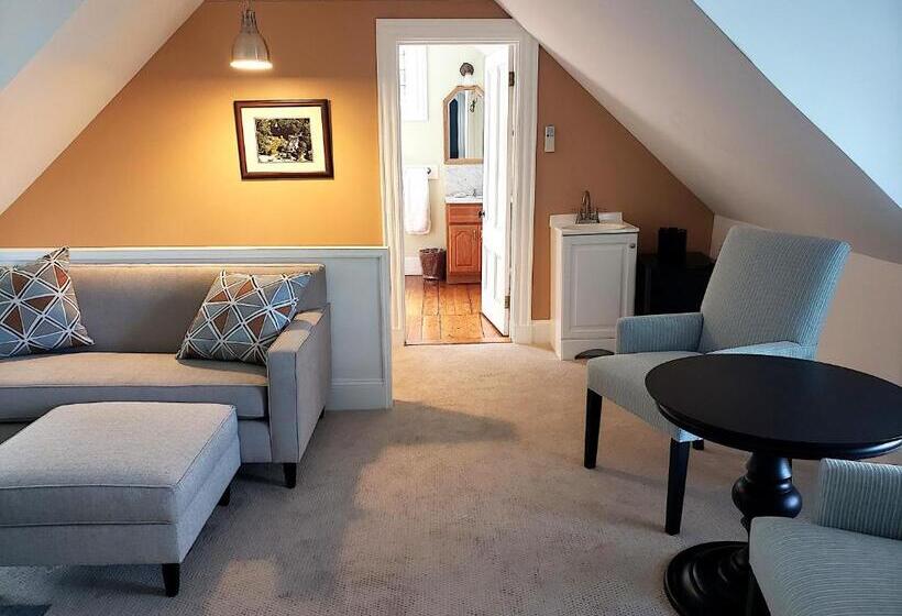 Отель Sand Bar Cottage Inn