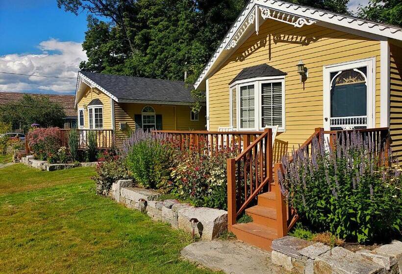 Отель Sand Bar Cottage Inn