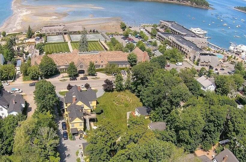 Отель Sand Bar Cottage Inn