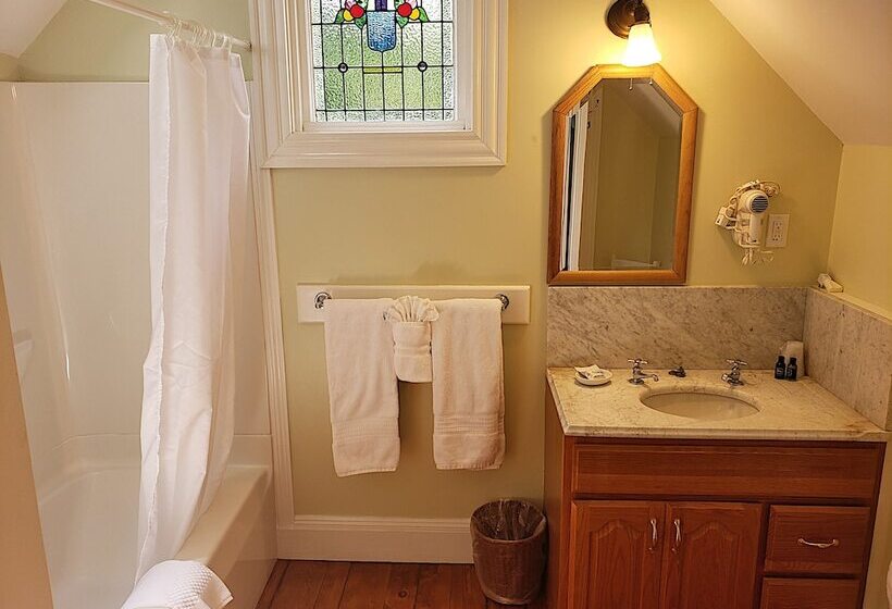 Отель Sand Bar Cottage Inn