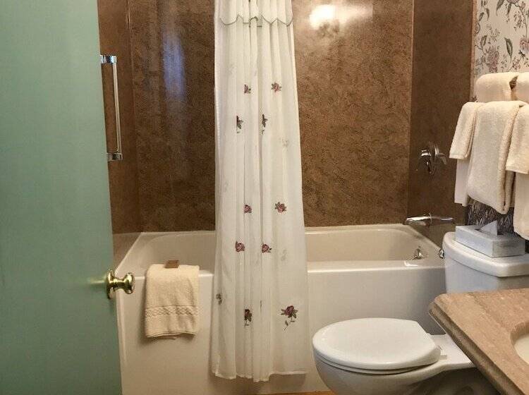 Отель Sand Bar Cottage Inn