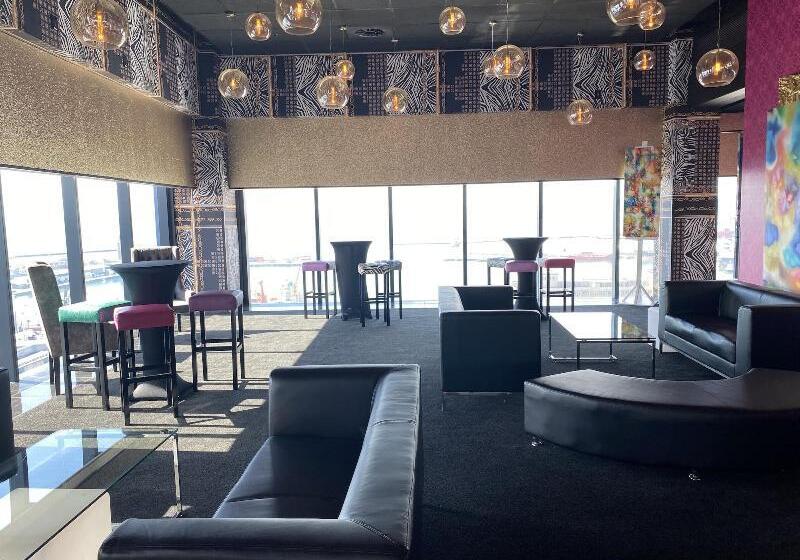 Отель Sky Cape Town