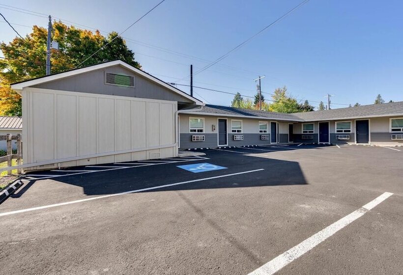 מוטל North Idaho Inn