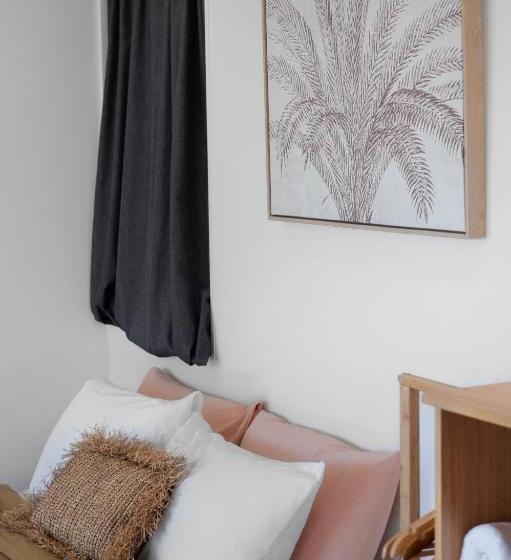 מוטל The Beach Rooms