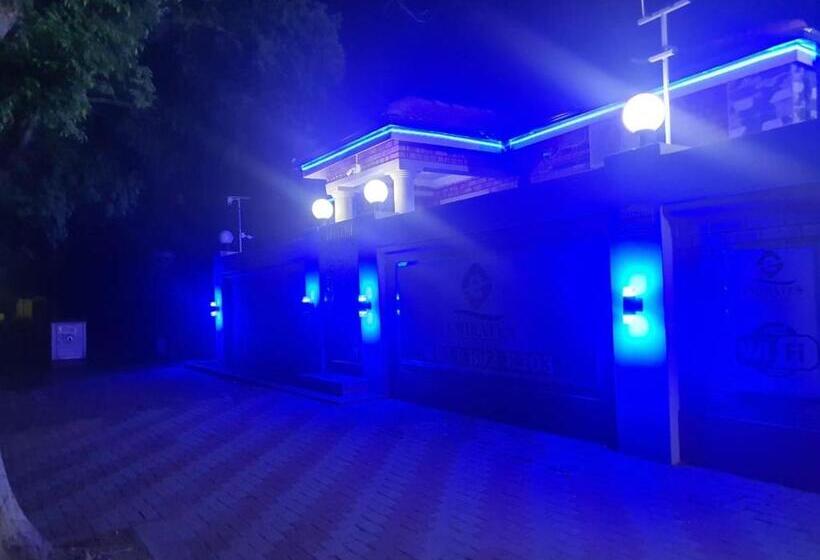 פנסיון Emirates Garden Lodge