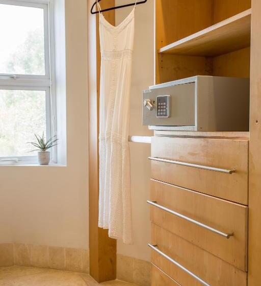 بنسيون Waves Of Grace Seafront Villa