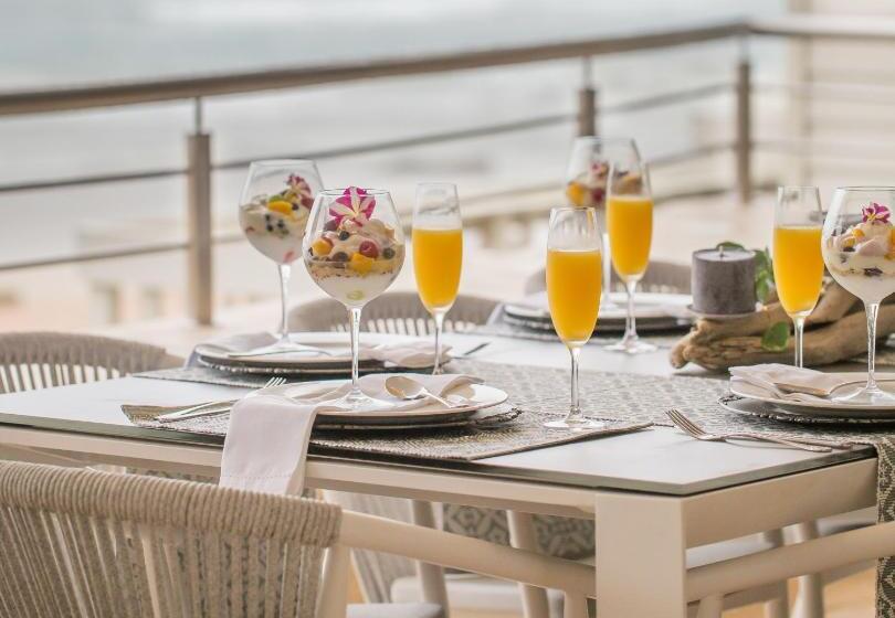 بنسيون Waves Of Grace Seafront Villa