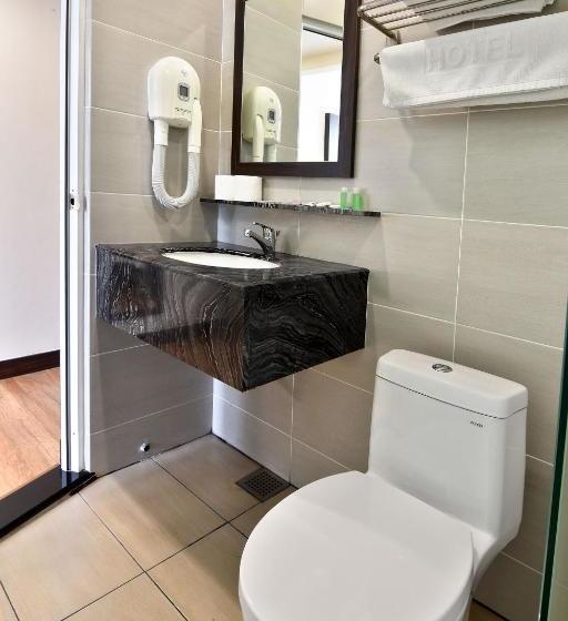 Yangtze Hotel 长江酒店