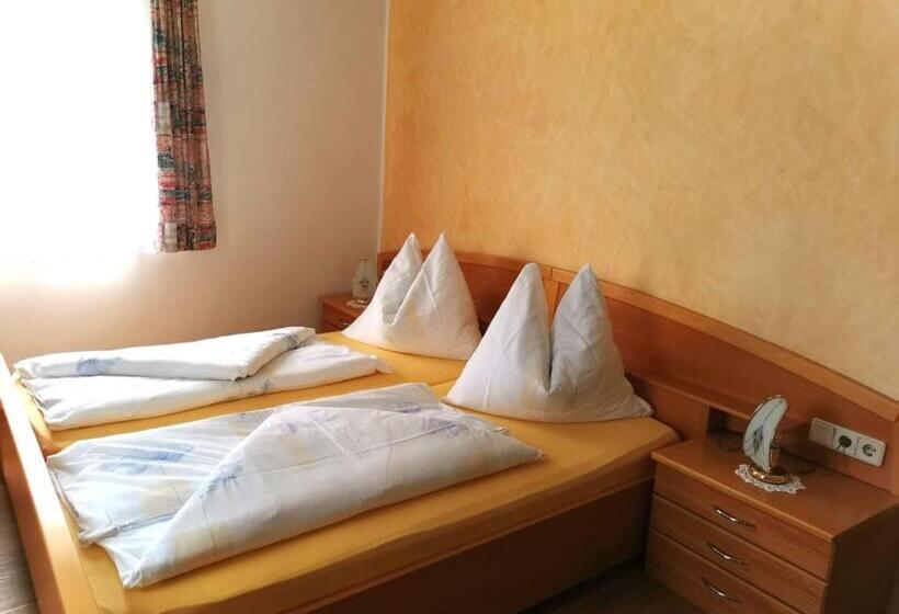 הוסטל Gasthof Waldhof