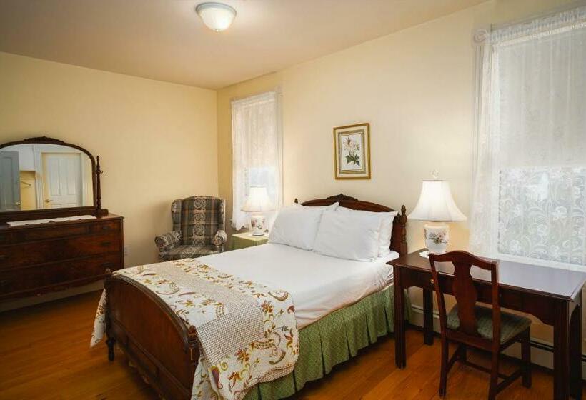 فندق صغير Hillcrest Hall Country Inn