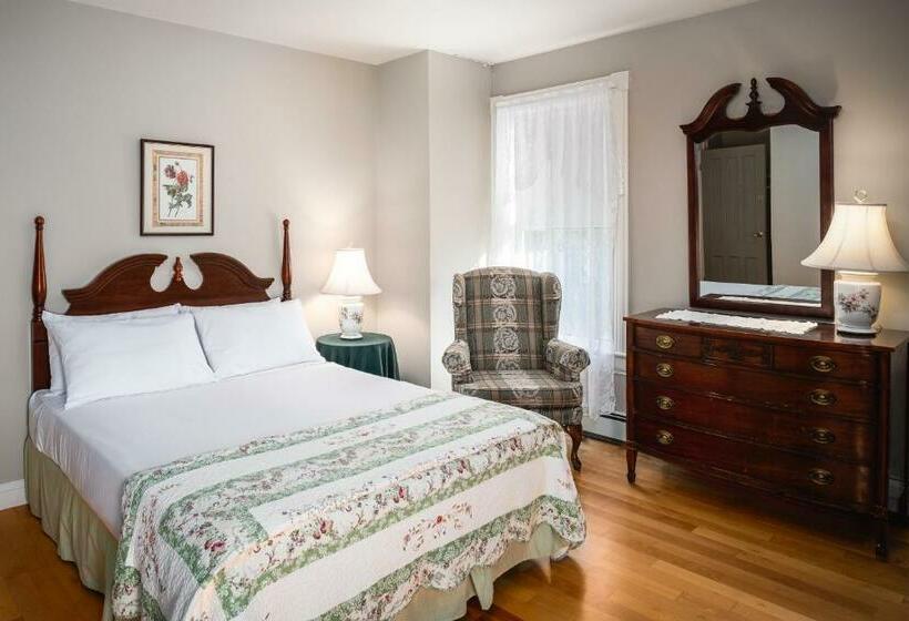 فندق صغير Hillcrest Hall Country Inn