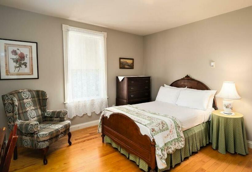 فندق صغير Hillcrest Hall Country Inn