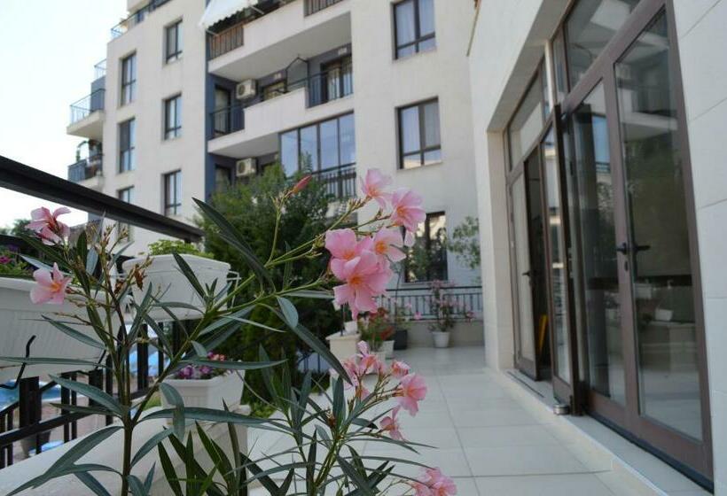 Apart Complex Amphora Palace