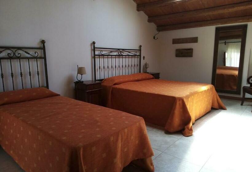 فندق Agriturismo Castelluzzo Organic Farm