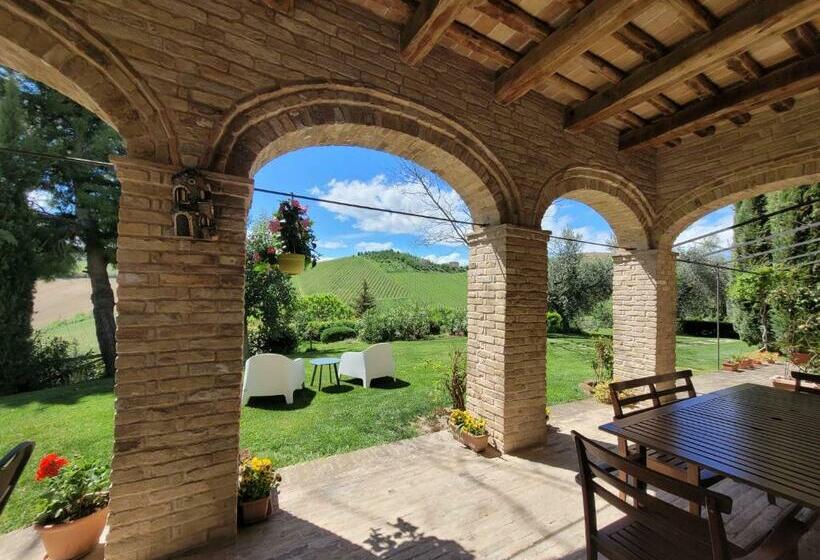 בית מלון כפרי Agriturismo Fiorano