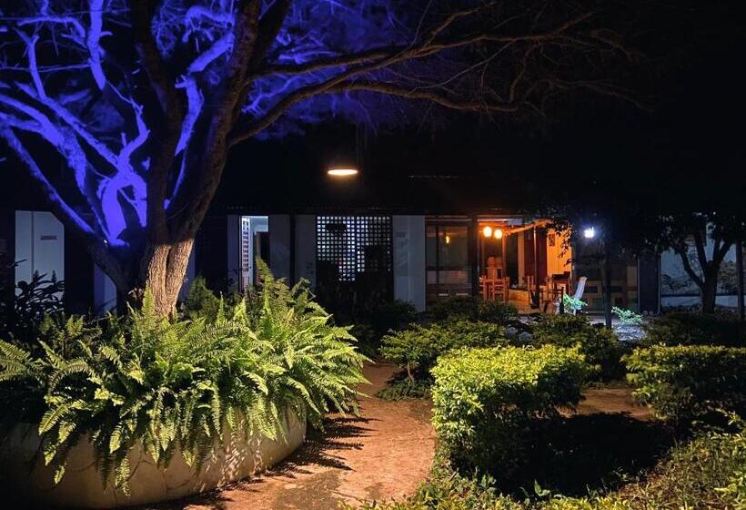 בית מלון כפרי Coccoloba Beach Hostel