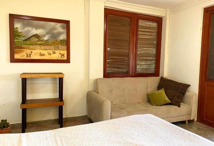 בית מלון כפרי Coccoloba Beach Hostel