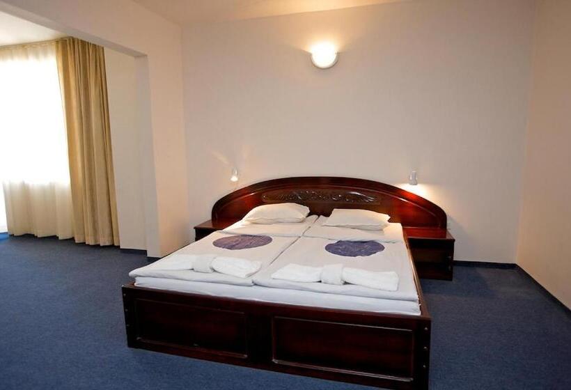 فندق семеен хотел елена палас