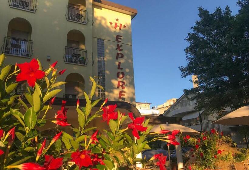 فندق Explorer