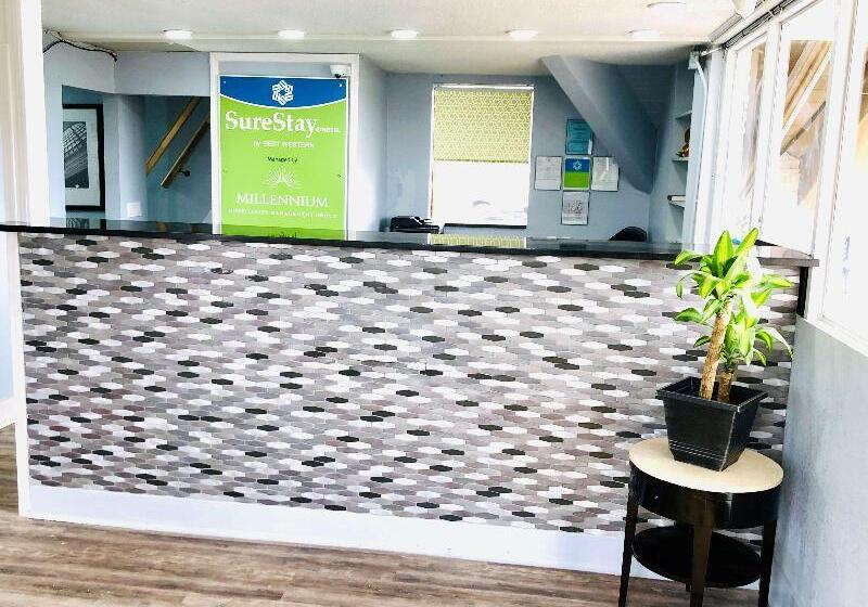 Отель Montgomery Inn & Suites