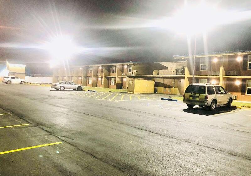 Отель Montgomery Inn & Suites