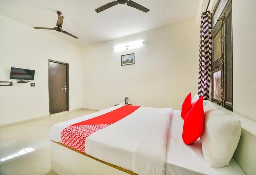 Отель Oyo 66847  Utsav