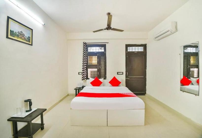 Отель Oyo 66847  Utsav