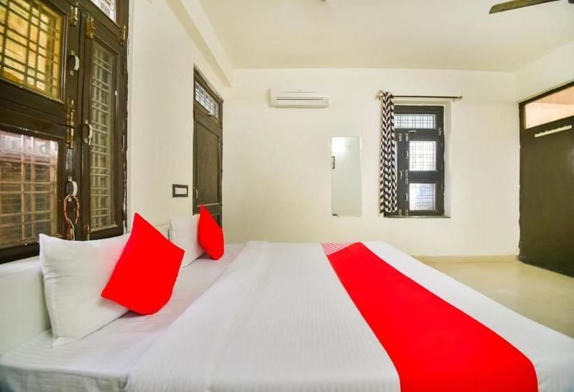 Отель Oyo 66847  Utsav