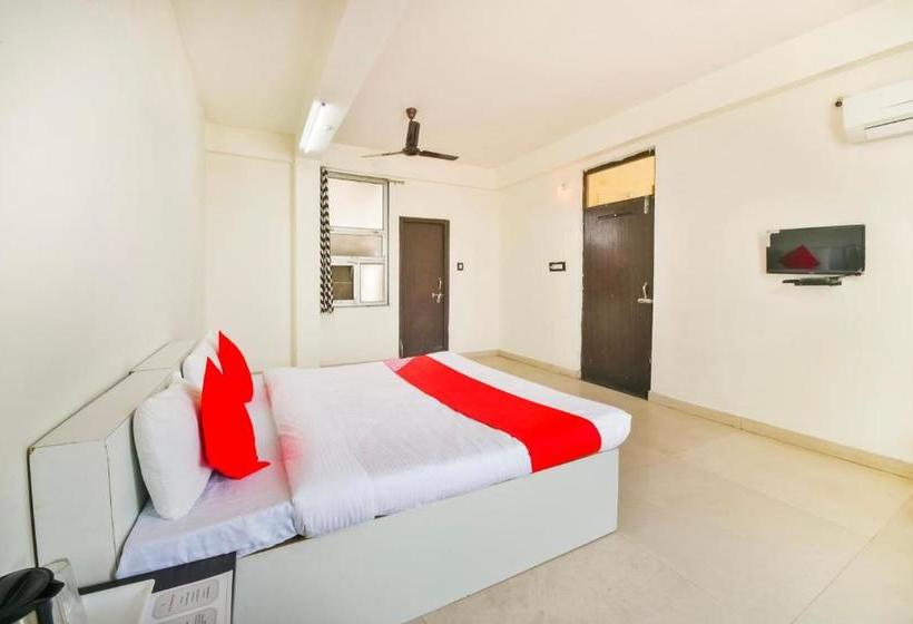 Отель Oyo 66847  Utsav