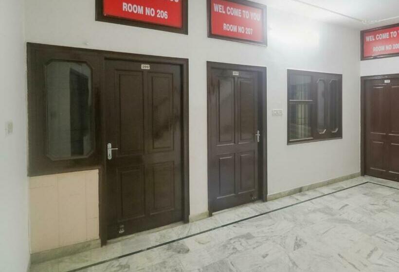 Отель Oyo 74020 Murlidhar Palace