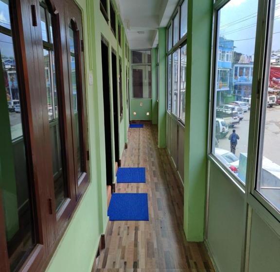 호텔 Tawang Centre Point