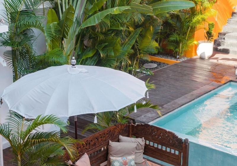 ホテル The Room Padang Padang