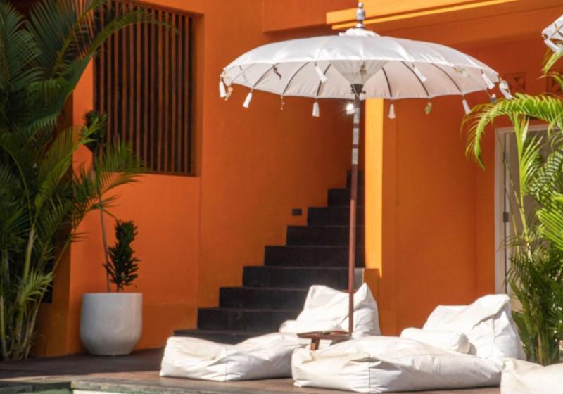 Отель The Room Padang Padang