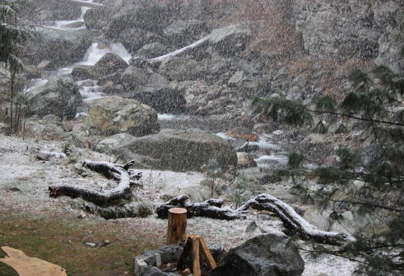 호텔 Tirthan Anglers  Retreat