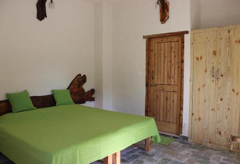 호텔 Tirthan Anglers  Retreat