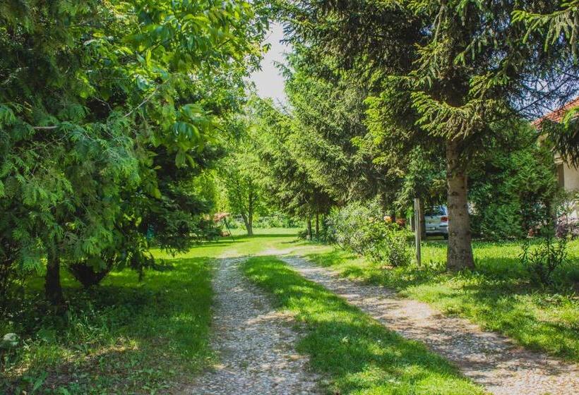 بنسيون Fertődi Kúria Vendégház