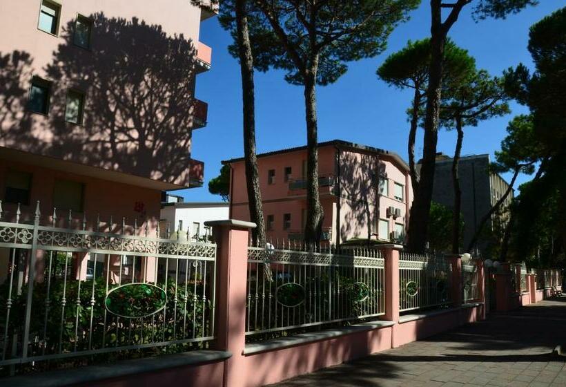 ペンション Garnì Garten