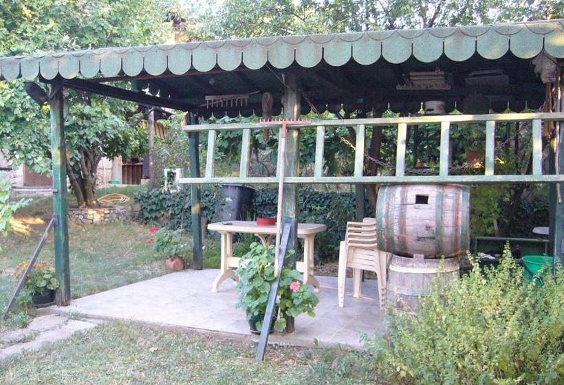 بنسيون Guest House With The Wooden Plough