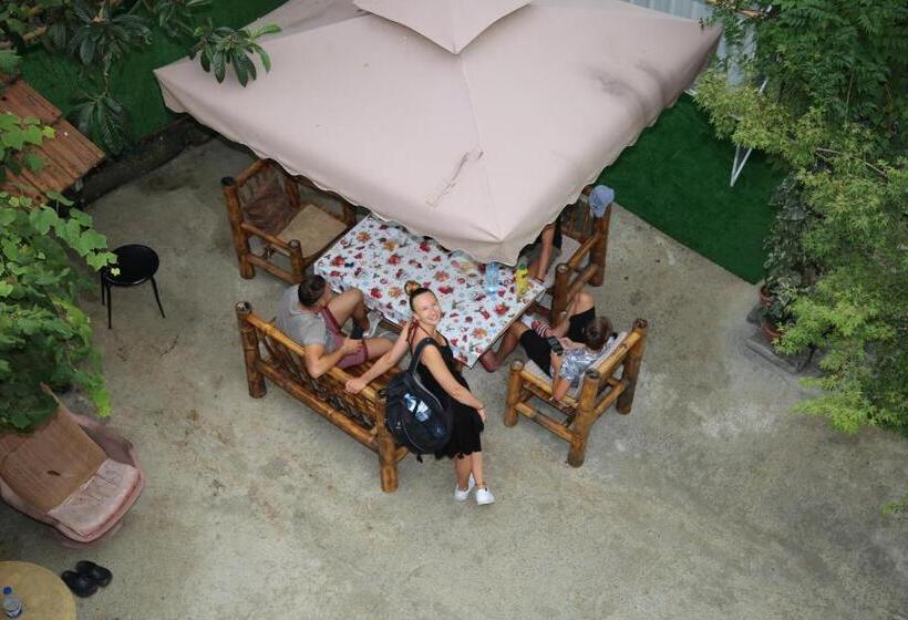 پانسیون Merabi Guest House