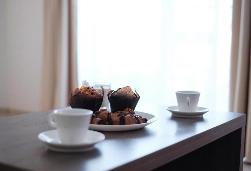 פנסיון Royal Paradise Beach