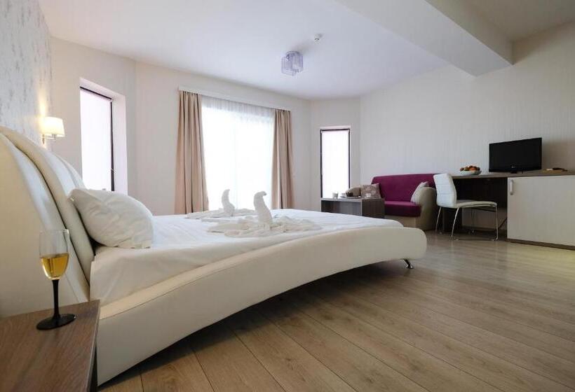 פנסיון Royal Paradise Beach