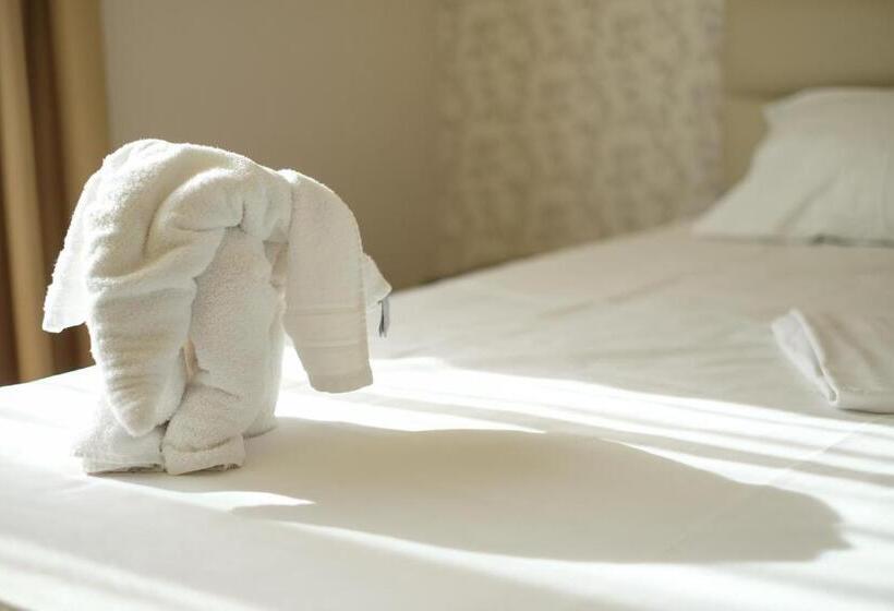 פנסיון Royal Paradise Beach