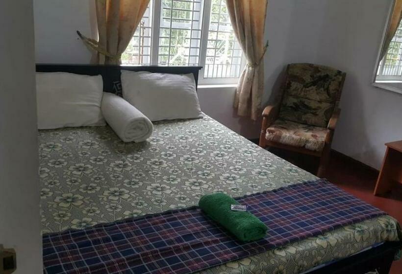 ペンション White House Hostel