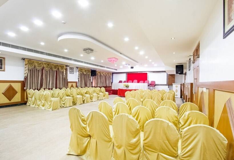 Capital O 61144 Hotel Raj