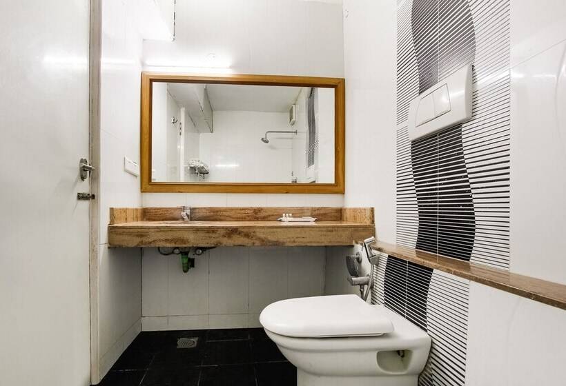 Capital O 61144 Hotel Raj